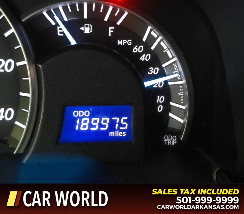 Toyota Camry Vehicle Full-screen Gallery Image 16