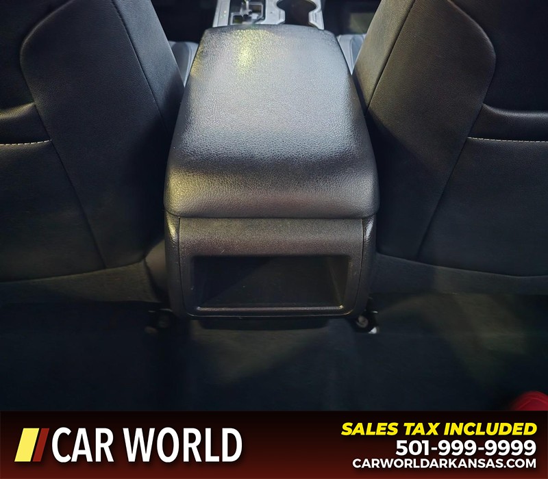 Toyota Camry Vehicle Full-screen Gallery Image 20
