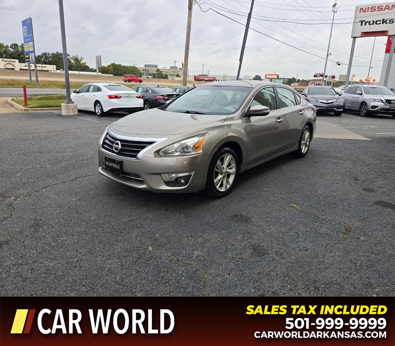 Nissan Altima Vehicle Full-screen Gallery Image 3