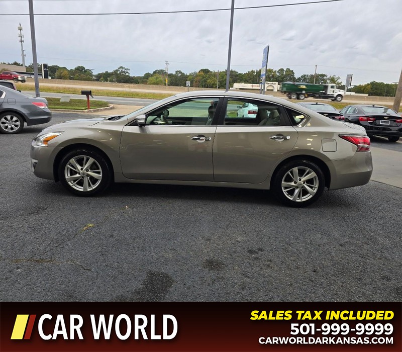 Nissan Altima Vehicle Full-screen Gallery Image 4