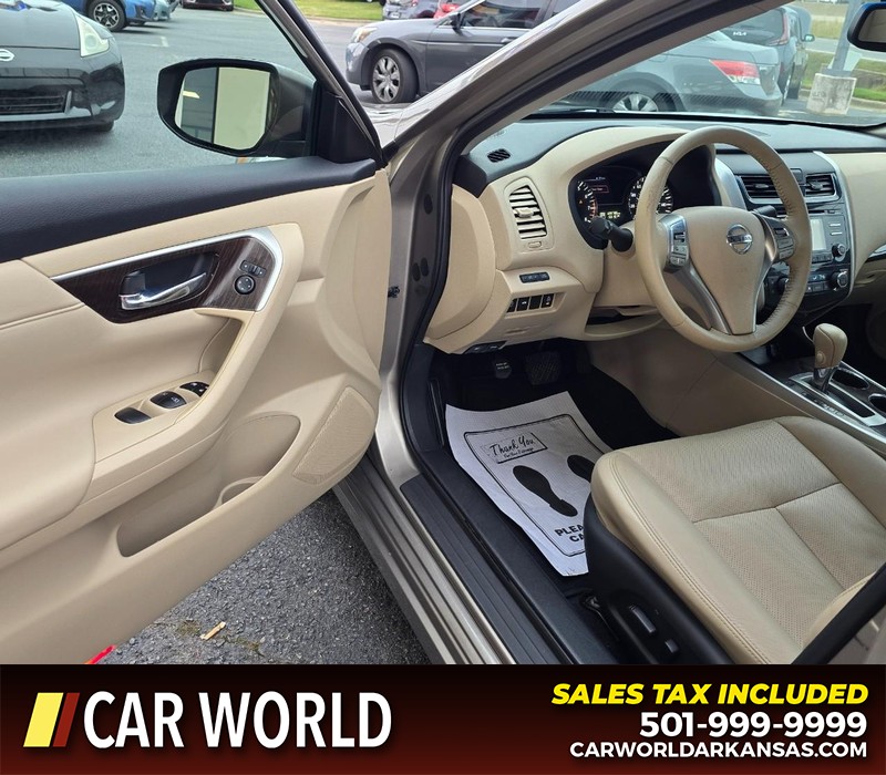 Nissan Altima Vehicle Full-screen Gallery Image 7