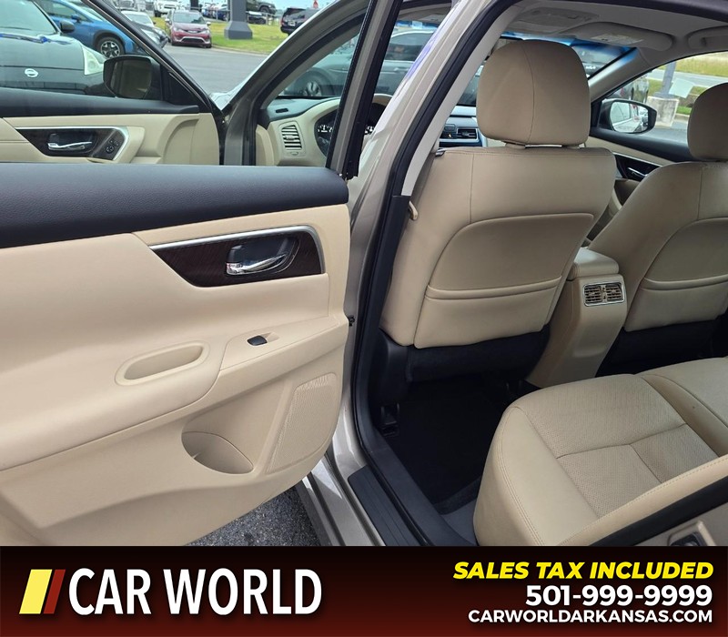 Nissan Altima Vehicle Full-screen Gallery Image 9