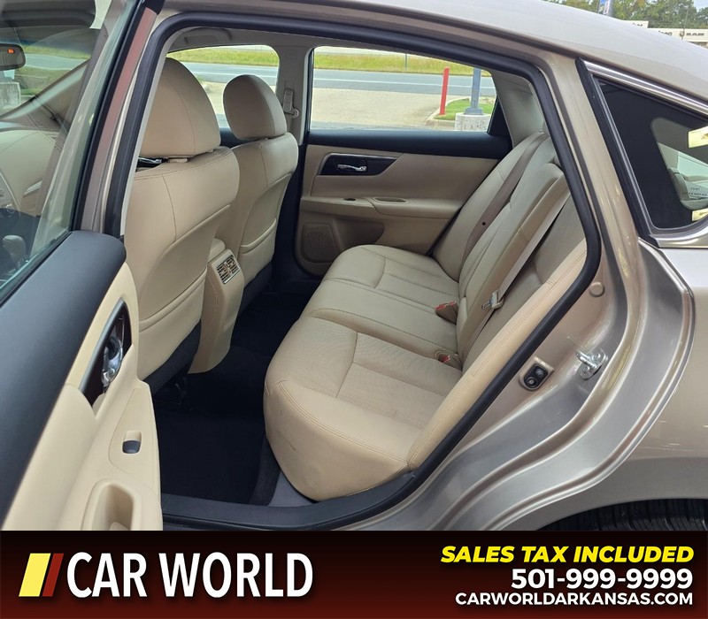 Nissan Altima Vehicle Full-screen Gallery Image 10