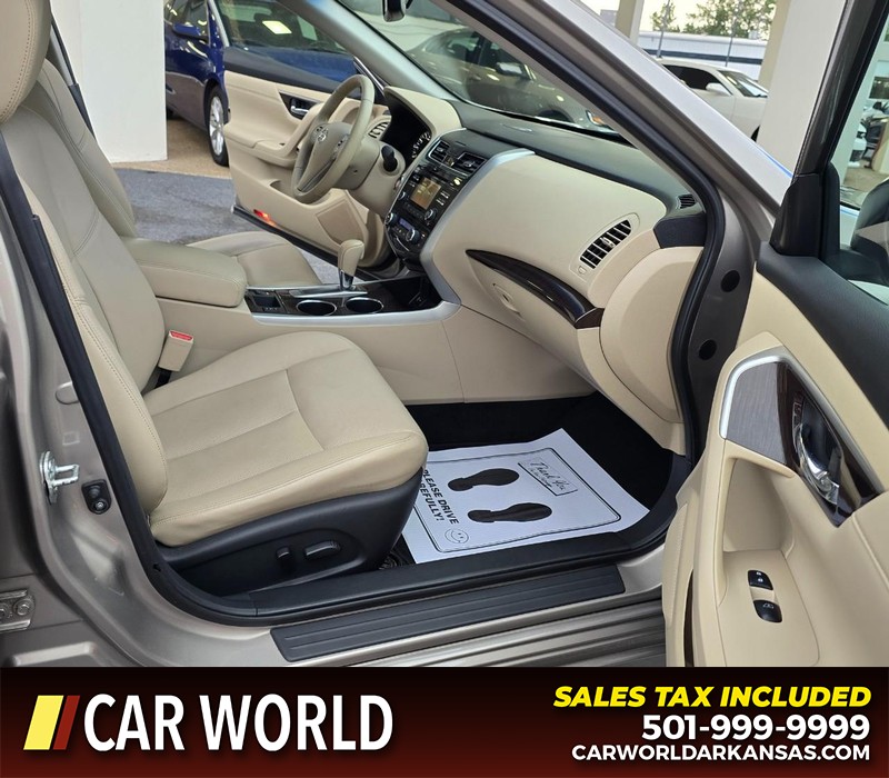 Nissan Altima Vehicle Full-screen Gallery Image 11