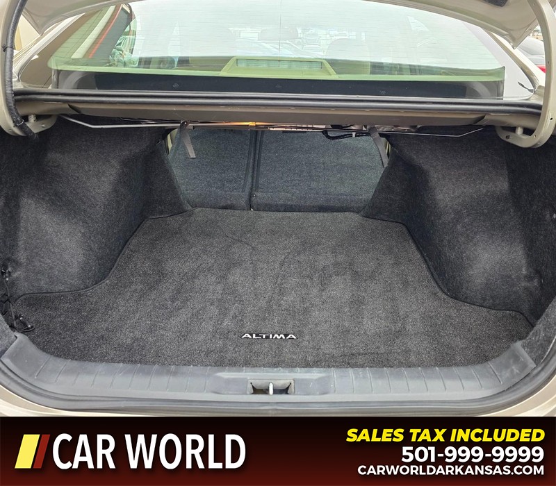 Nissan Altima Vehicle Full-screen Gallery Image 14