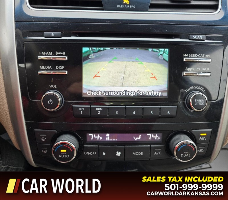 Nissan Altima Vehicle Full-screen Gallery Image 19