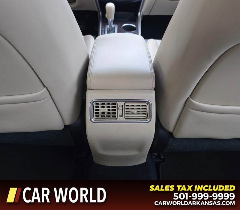 Nissan Altima Vehicle Full-screen Gallery Image 20