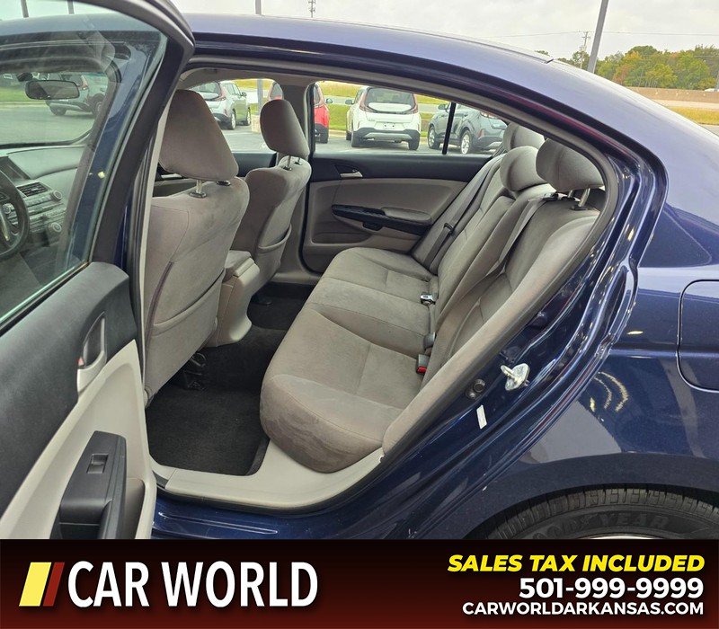 Honda Accord Sedan Vehicle Full-screen Gallery Image 10