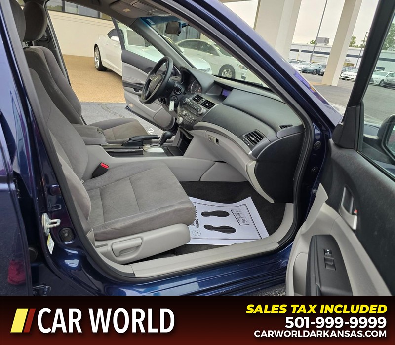 Honda Accord Sedan Vehicle Full-screen Gallery Image 11