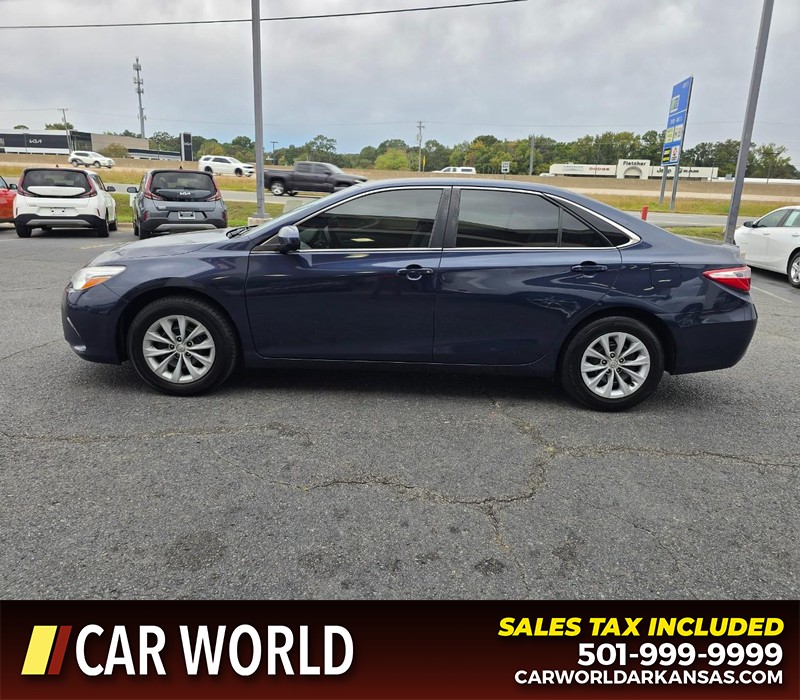 Toyota Camry Vehicle Full-screen Gallery Image 4