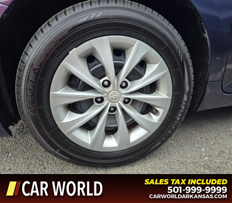 Toyota Camry Vehicle Full-screen Gallery Image 6