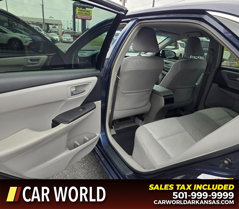Toyota Camry Vehicle Full-screen Gallery Image 9