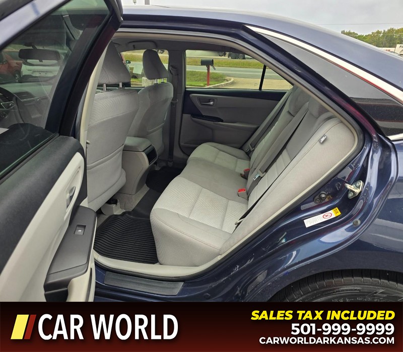 Toyota Camry Vehicle Full-screen Gallery Image 10