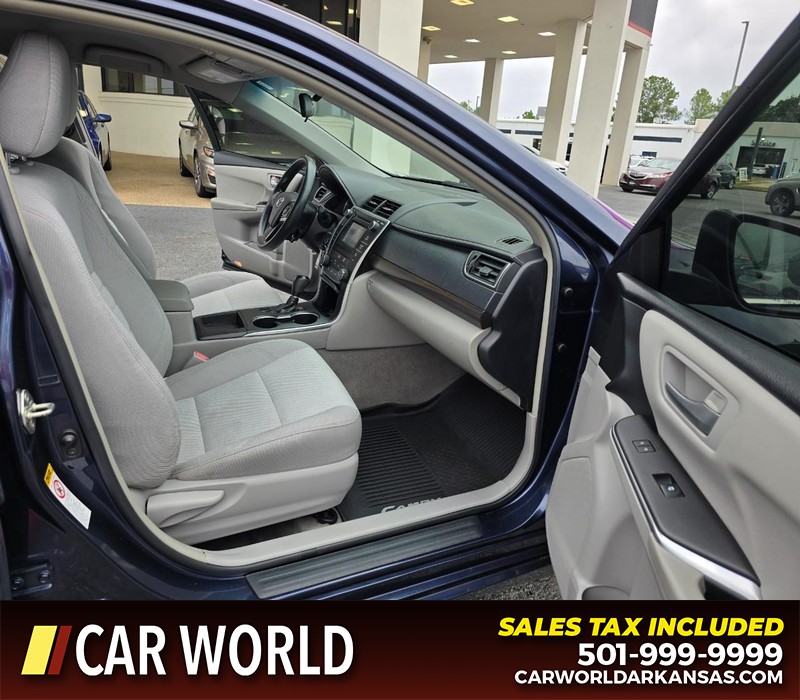 Toyota Camry Vehicle Full-screen Gallery Image 11