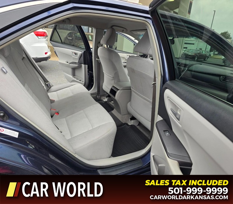 Toyota Camry Vehicle Full-screen Gallery Image 12