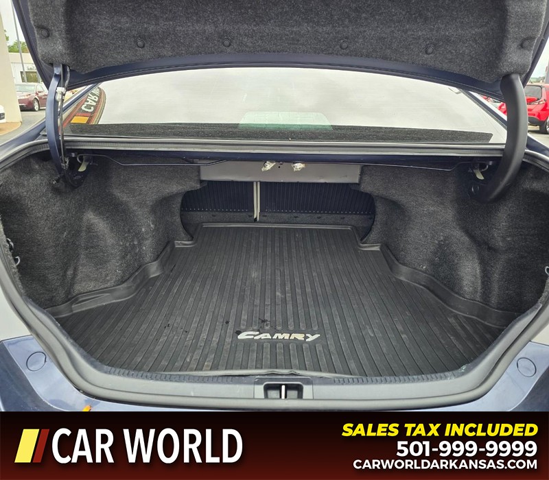 Toyota Camry Vehicle Full-screen Gallery Image 13