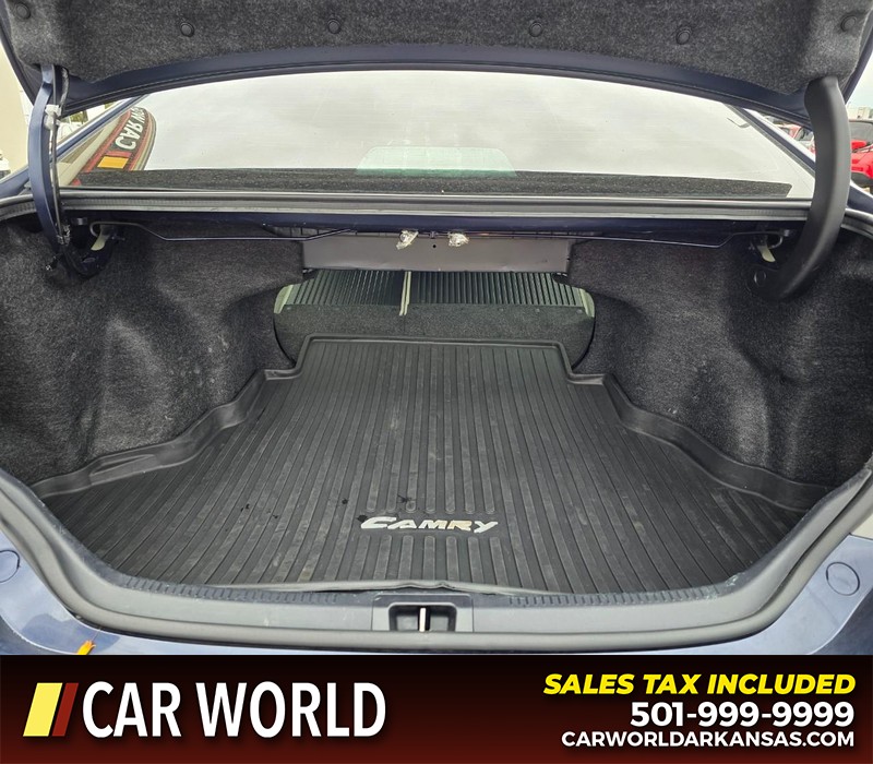 Toyota Camry Vehicle Full-screen Gallery Image 14