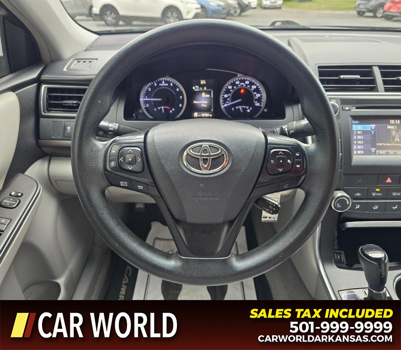 Toyota Camry Vehicle Full-screen Gallery Image 15