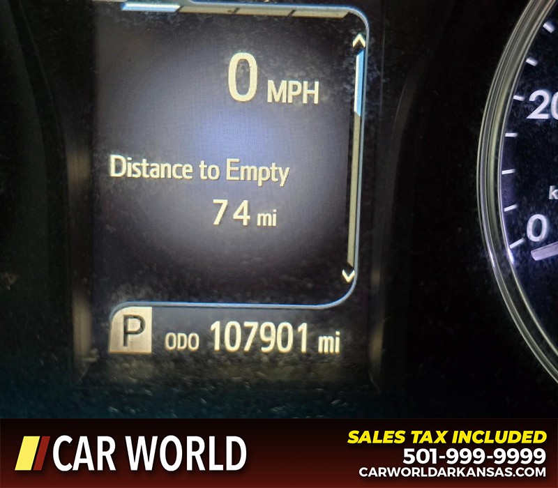 Toyota Camry Vehicle Full-screen Gallery Image 16