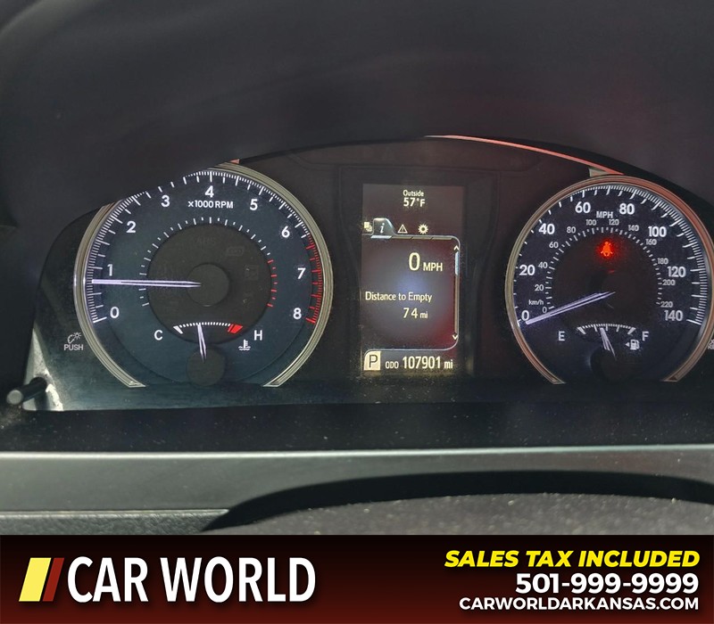 Toyota Camry Vehicle Full-screen Gallery Image 17