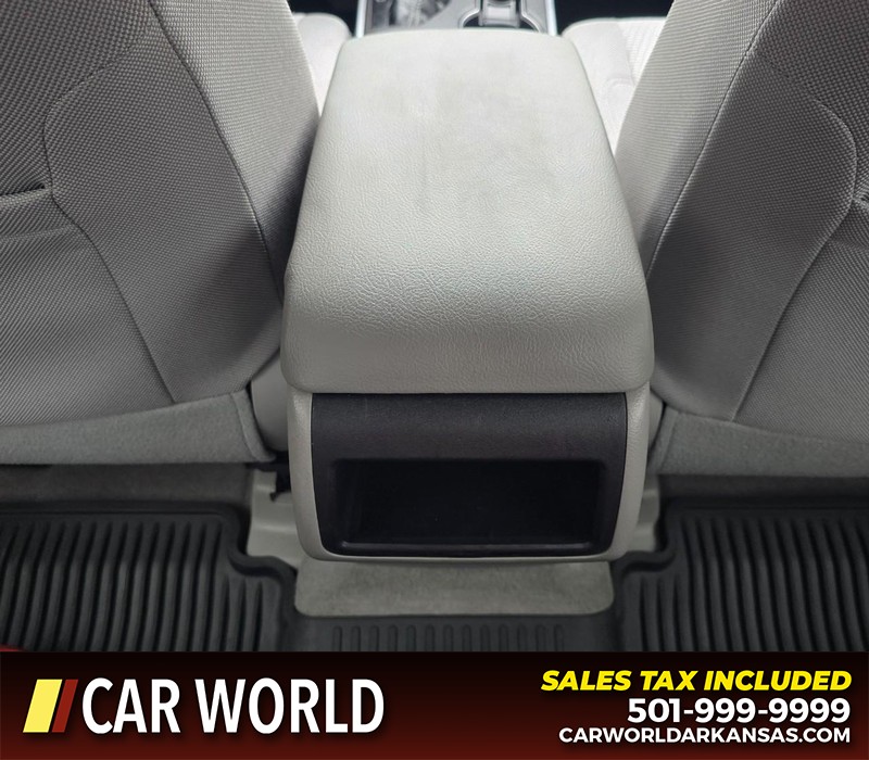Toyota Camry Vehicle Full-screen Gallery Image 19