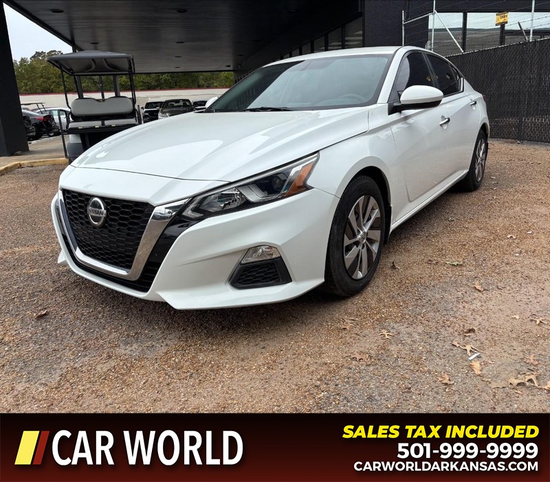 Nissan Altima Vehicle Full-screen Gallery Image 9