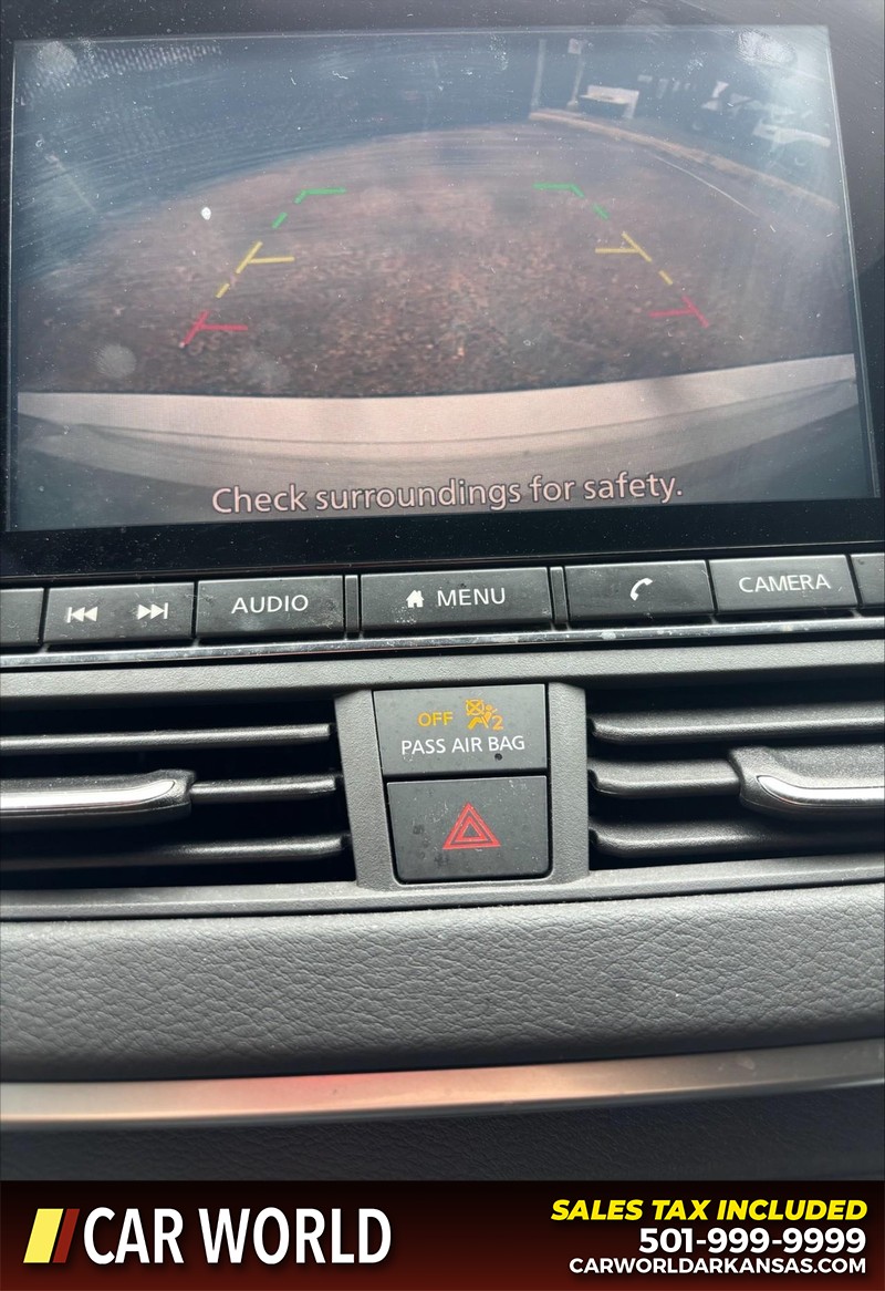 Nissan Altima Vehicle Full-screen Gallery Image 18