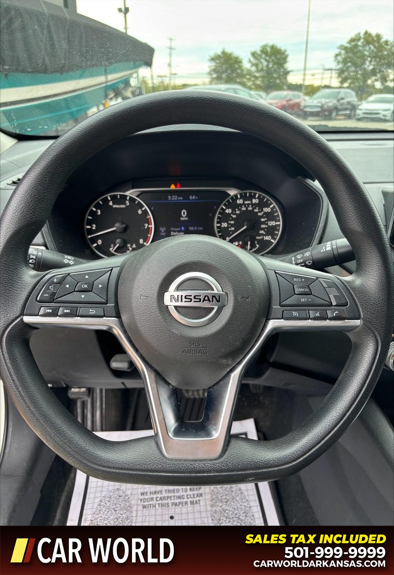 Nissan Altima Vehicle Full-screen Gallery Image 19