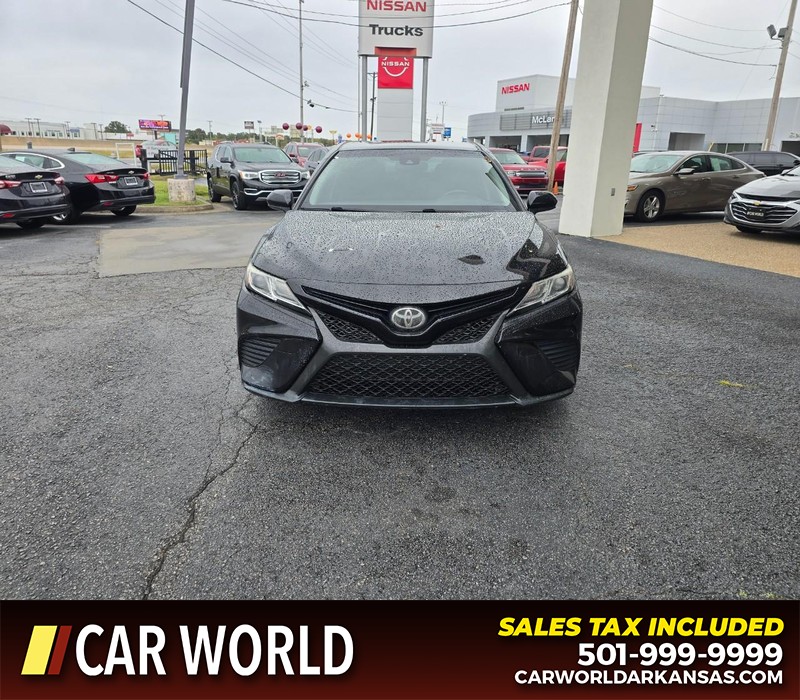 Toyota Camry Vehicle Full-screen Gallery Image 2