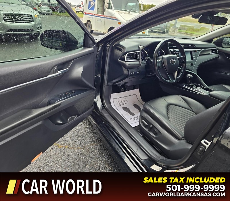 Toyota Camry Vehicle Full-screen Gallery Image 7