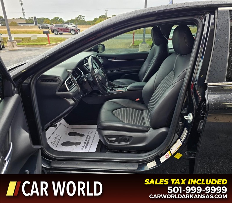 Toyota Camry Vehicle Full-screen Gallery Image 8