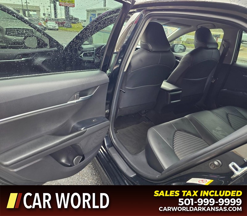 Toyota Camry Vehicle Full-screen Gallery Image 9