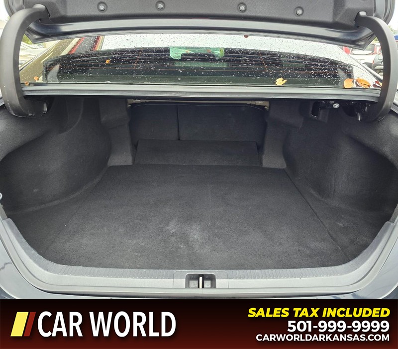 Toyota Camry Vehicle Full-screen Gallery Image 13