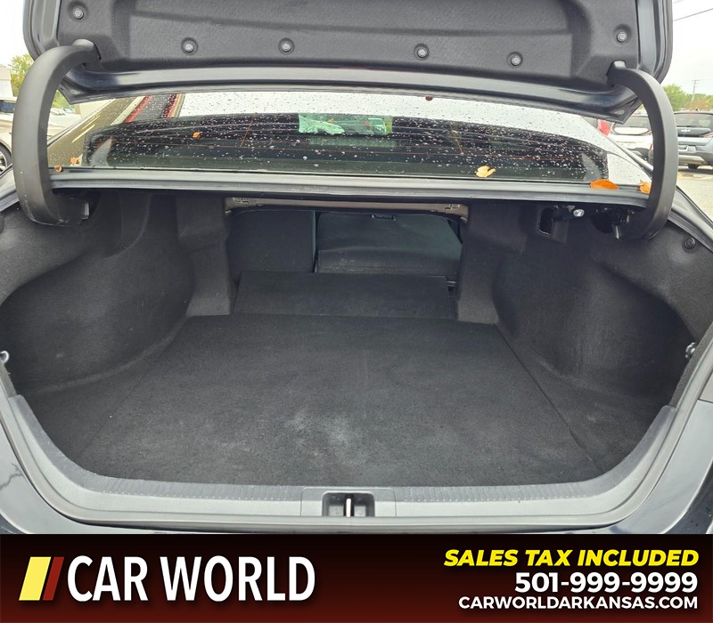 Toyota Camry Vehicle Full-screen Gallery Image 14