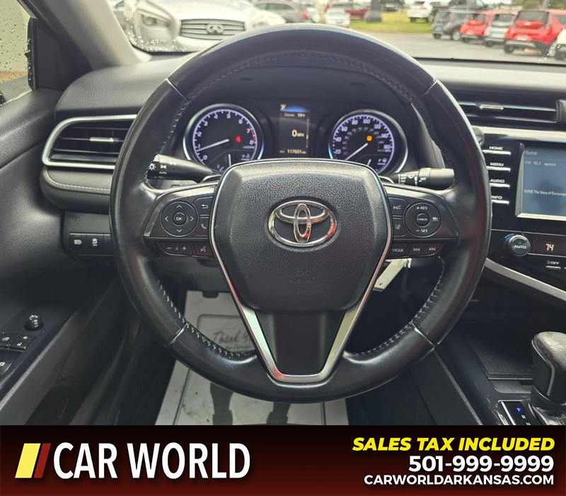 Toyota Camry Vehicle Full-screen Gallery Image 15