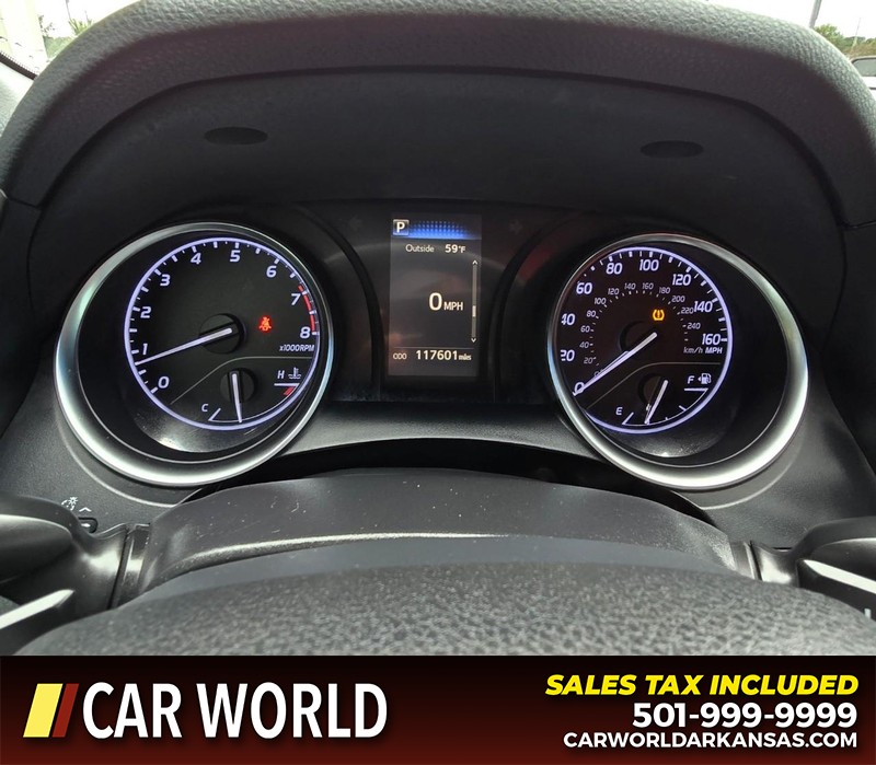 Toyota Camry Vehicle Full-screen Gallery Image 17