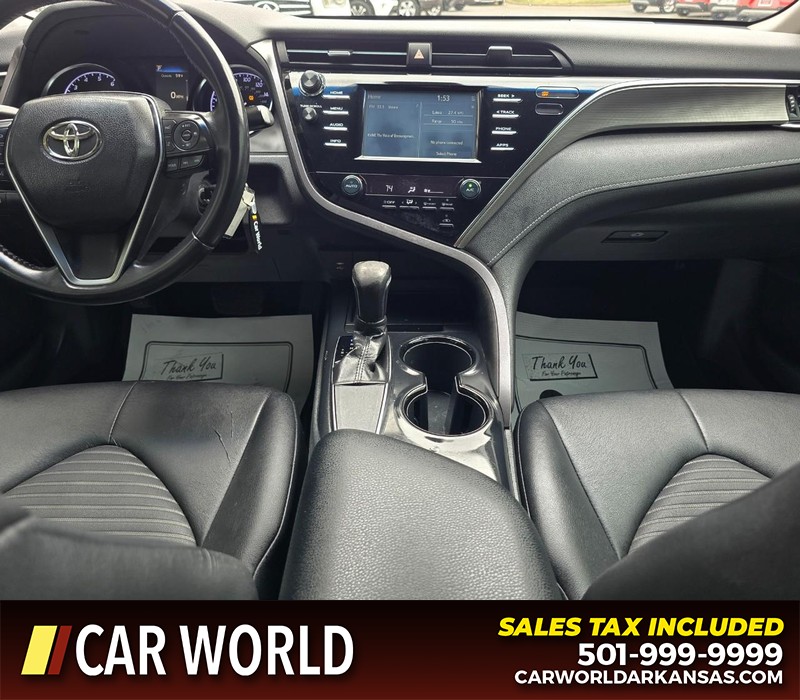 Toyota Camry Vehicle Full-screen Gallery Image 18