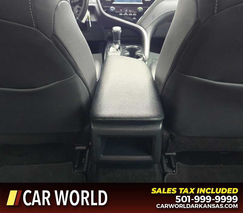 Toyota Camry Vehicle Full-screen Gallery Image 19