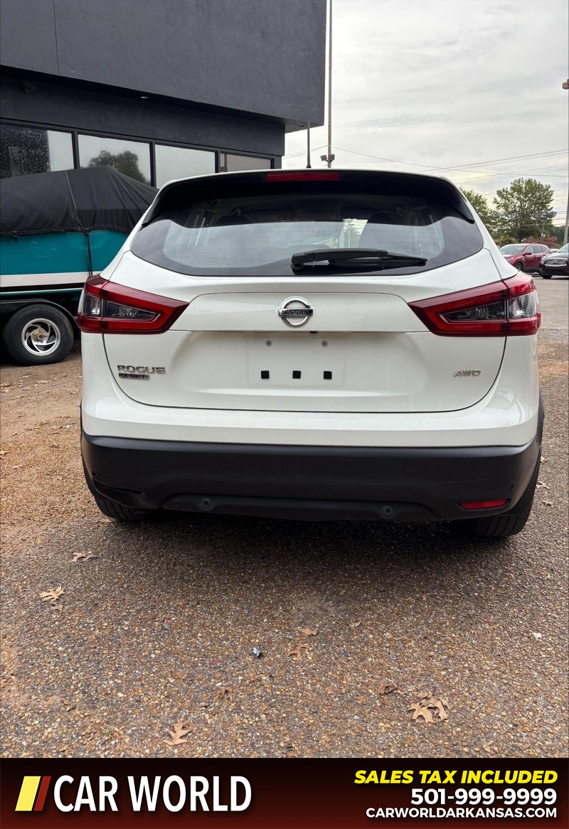 Nissan Rogue Sport Vehicle Full-screen Gallery Image 4
