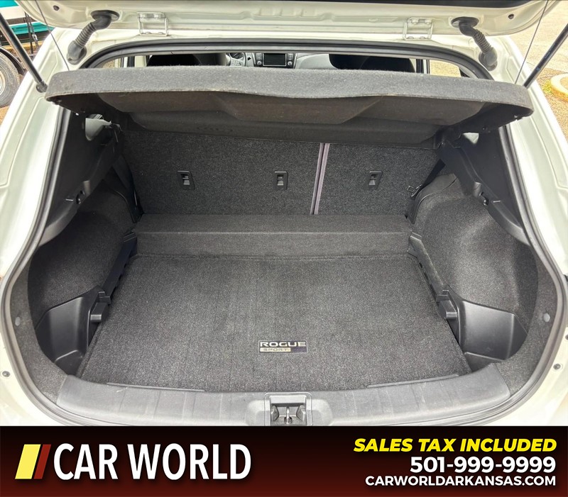 Nissan Rogue Sport Vehicle Full-screen Gallery Image 6