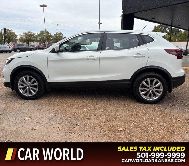 Nissan Rogue Sport Vehicle Full-screen Gallery Image 8