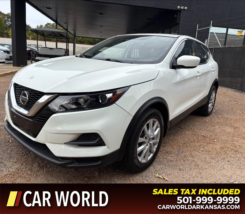 Nissan Rogue Sport Vehicle Full-screen Gallery Image 9