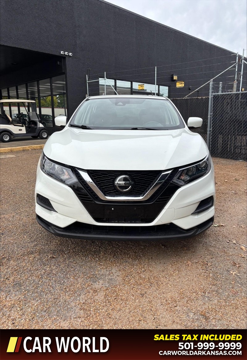 Nissan Rogue Sport Vehicle Full-screen Gallery Image 10