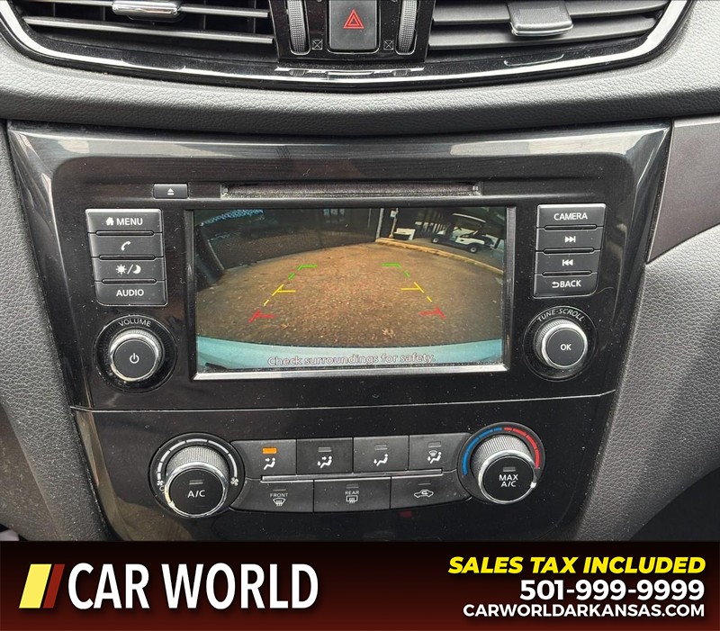 Nissan Rogue Sport Vehicle Full-screen Gallery Image 18