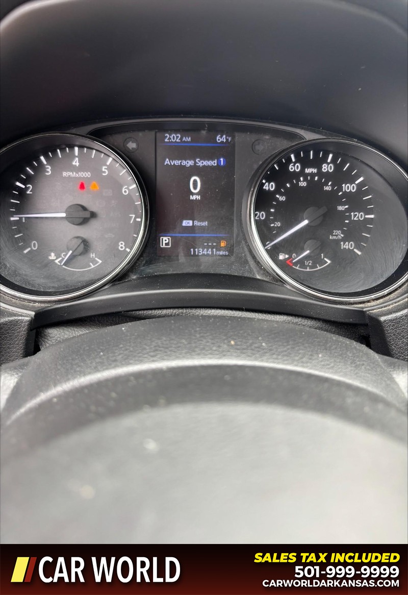 Nissan Rogue Sport Vehicle Full-screen Gallery Image 19