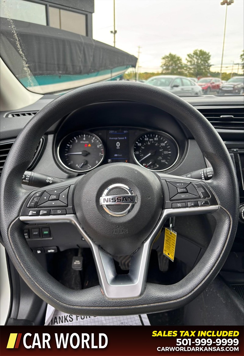 Nissan Rogue Sport Vehicle Full-screen Gallery Image 20
