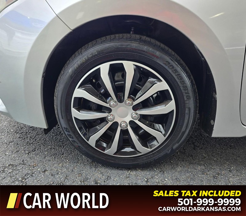 Toyota Corolla Vehicle Full-screen Gallery Image 6