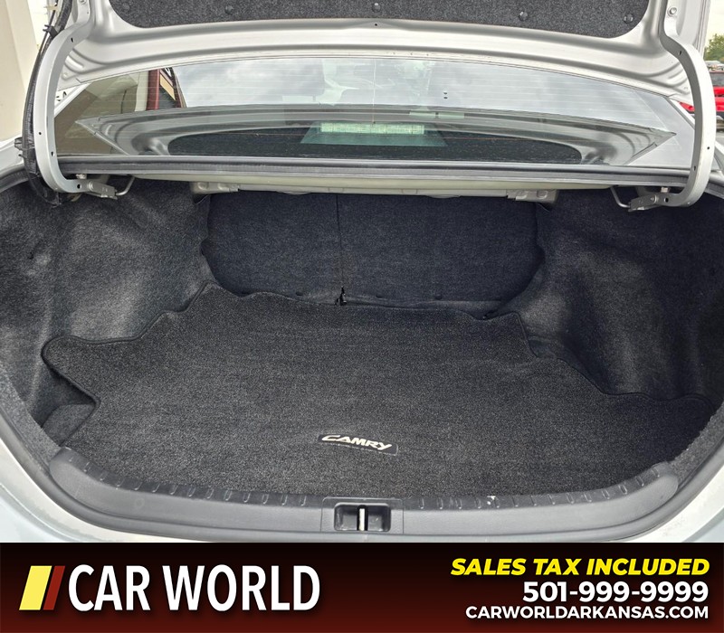 Toyota Corolla Vehicle Full-screen Gallery Image 13