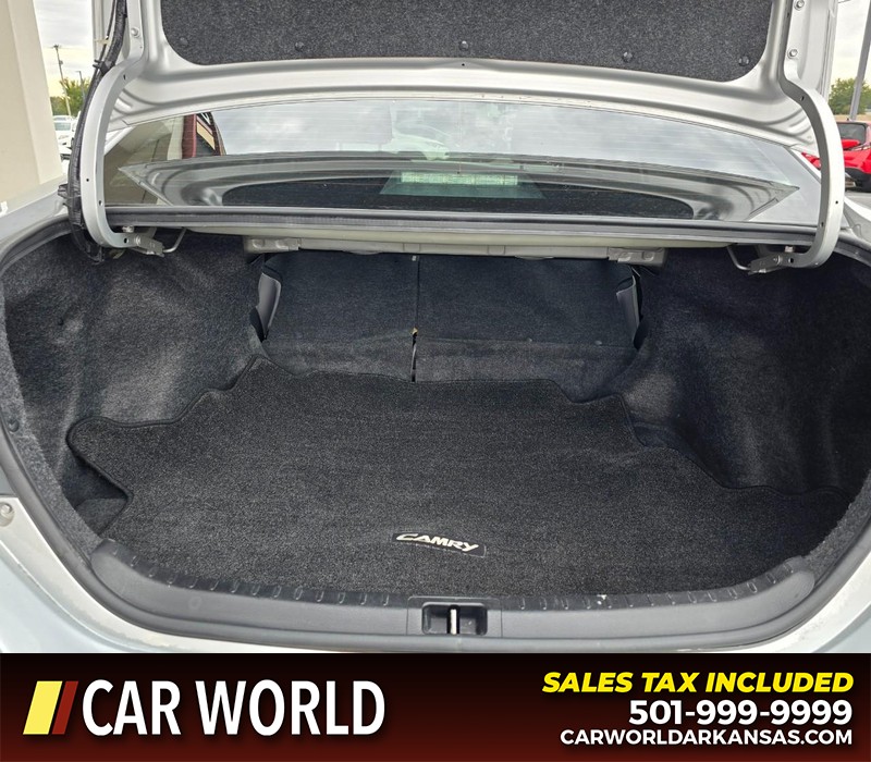 Toyota Corolla Vehicle Full-screen Gallery Image 14