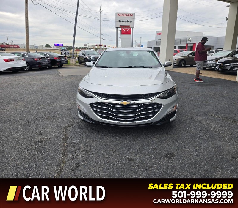 Chevrolet Malibu Vehicle Full-screen Gallery Image 2